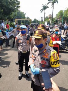 Bentuk Kepedulian dan Hari Pertama KSBB, Bagikan Sembako Untuk Tukang Becak dan Ojek