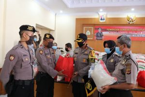 Dampak Covid-19, Kapolres Majalengka Peduli Terhadap Anggotanya Berikan Paket Sembako