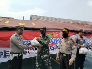 Kabid Humas Polda Jabar : TNI Bersama POLRI Dirikan Dapur Umum, Bantu Masyarakat Saat Pandemi Corona di Wilkum Polres Cirebon Kota