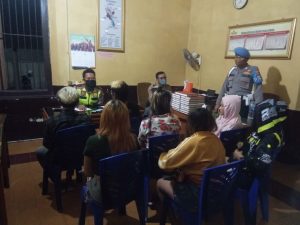 Nekat Beroperasi Dibulan Suci Ramadhan, Polsek Jatiwangi Bubarkan Warga Yang Melakukan Aktipitas Di Tempat Karaoke