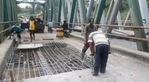 Asyik, JEMBATAN GERENDONG Yang Rusak Mulai Diperbaiki