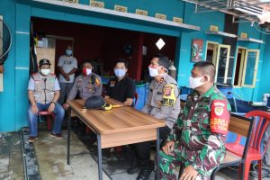 Kapolres Majalengka Kunjungi Kediaman Brigadir Andriana Yang Viral Di Media Tangani Warga Terdampak Covid-19
