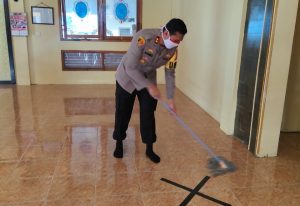 Cegah Penyebaran Covid-19, Polres Majalengka Aksi Bersih Bersih Dilingkungan Mesjid