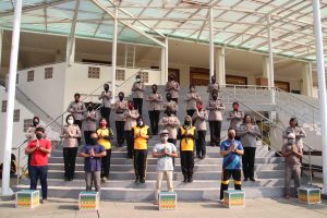 Kabid Humas Polda Jabar : Antisipasi Covid-19, Polwan Polda Jabar Bakti Sosial dan Bersih-bersih di Masjid Al-Amman
