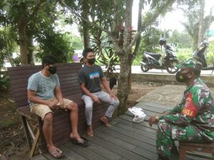 Serka Slamet Babinsa Kelurahan Sukarame Imbau Warga Jaga Kebersihan Dan Prokes