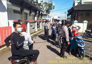 Ops Yustisi Polsek Cingambul Dibulan Suci Ramadhan Bagikan Masker Gratis Dalam Rangka Pendisiplinan Masyarakat