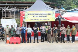 Kabid Humas Polda Jabar : Kunjungan Kapolres Sumedang Polda Jabar Dalam Rangka Monitoring, Pengecekan Ke Pos Penyekatan Larangan Mudik Hari Raya Idul Fitri 1442 H Tahun 2021