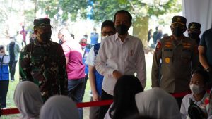 Vaksinasi Pelajar Kota Bogor di Tinjau Presiden RI Joko Widodo di Dampingi Pangdam III/Slw dan Kapolda Jabar
