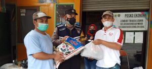Kabid Humas Polda Jabar : Polisi Monitoring Penyaluran Bansos Sembako Ditengah PPKM