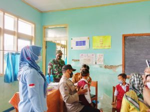 Kanit Binmas Polsek Maja Pantau Kegiatan Vaksinasi Covid-19 Terhadap Anak di SDN Pasanggrahan