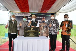 Ridwan Kamil Resmikan Penataan Jalan Penghubung Jabar-Jateng
