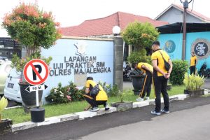 Upaya Untuk Jaga Kebersihan, Jum’at Bersih, Anggota Polres Majalengka Laksanakan Korve