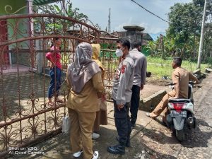 Door To Door, Kasubsi PIDM Humas Polres Majalengka Dampingi Nakes Untuk Vaksiansi Dosis 1,2 dan Booster