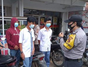 Polsek Bantarujeg Laksanakan Patroli Rutin, Berikan Himbauan Prokes dan Vaksinasi Pada Warga