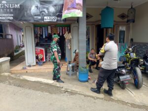 Jaga Kamtibmas Yang Kondusif, Sinergi Bhabinkamtibmas Polsek Cikijing Bersama Babinsa Sambang Warga Binaan