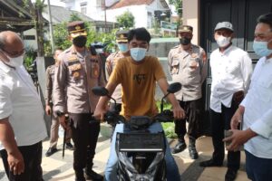 Kabid Humas Polda Jabar : Polisi Kembalikan Roda Dua Hasil Curanmor Pada Pemiliknya
