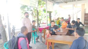 Bhabinkamtibmas Terus Laksanakan Monitoring Di Tempat Vaksinasi