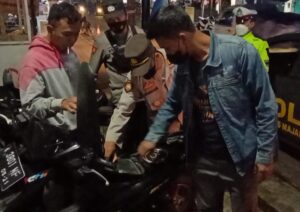 Ops Libas Lodaya 2022, Polsek Cikijing Lakukan Pemeriksaan Ranmor Yang di Curigai