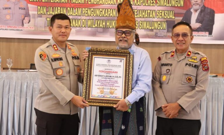 Kapolres dan Jajaran Satreskrimum Polres Simalungun Mendapat Penghargaan dari Komnas Perlindungan Anak