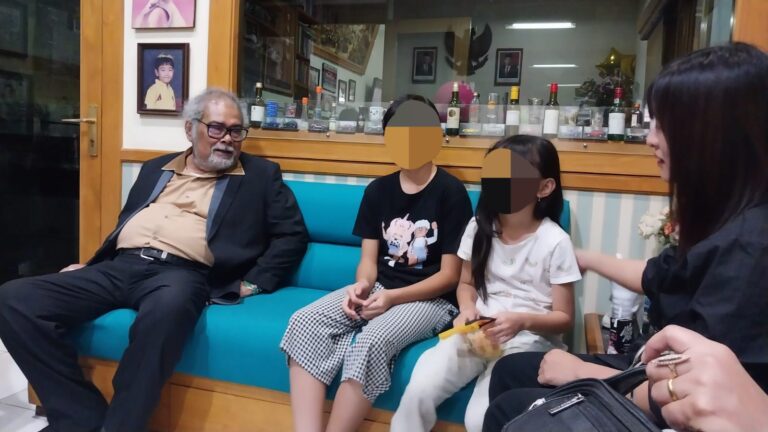 Hot News : Seorang Perempuan di Surabaya Dikriminalisasi dan Dipisahkan dari Dua Putrinya.