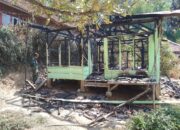 Rumah Panggung Terbakar Karena Tungku, Polsek Cisompet Polres Garut Cek TKP