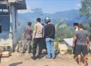 Polsek Banjarwangi Polres Garut Bantu Padamkan Kebakaran Rumah Dan Kandang Hewan Ternak