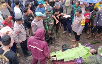 Sat Reskrim Polres Garut Cek TKP Temuan Mayat di Sungai Cikamiri