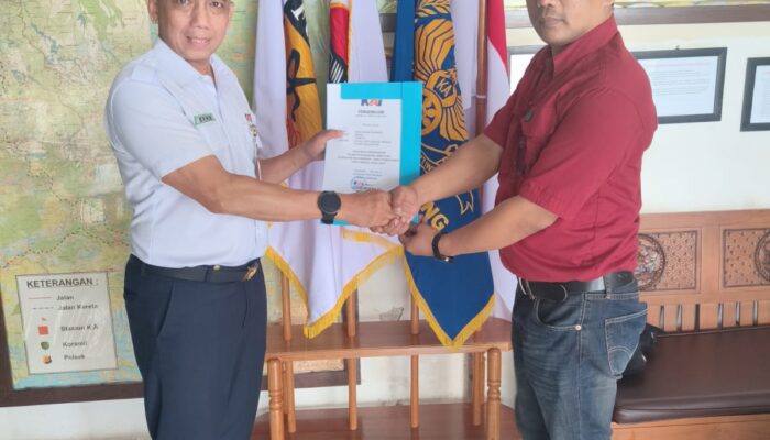 Kanit Reskrim Polsek Malangbong Mendapatkan Penghargaan Dari Daop 2 Bandung