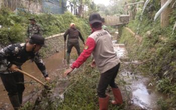 Sektor 2 Satgas Citarum Melaksanakan Monitoring Pembersihan dan Pengangkatan Sampah Harum di DAS Citarum