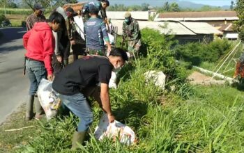 Pengangkatan Sampah Tetap Rutin Dilaksanakan Sektor 2 Citarum Harum Sub 4 Desa Sukarame