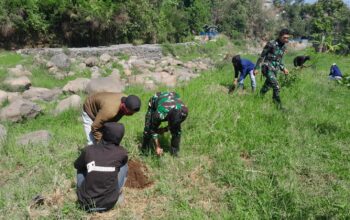 Sub 6 Sektor-2 Citarum Harum Melaksanakan Patroli dan Penanaman di Bantaran Sungai Citarum Harum Bersama Warga Desa Pangauban