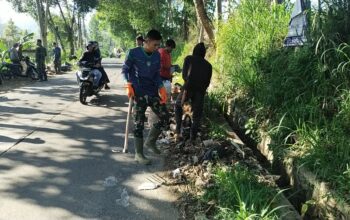 Disiplin Pengangkatan Sampah Hasil Pembersihan di Bantaran DAS Citarum adalah Nafas Dari Sektor-2 Satgas Citarum Harum