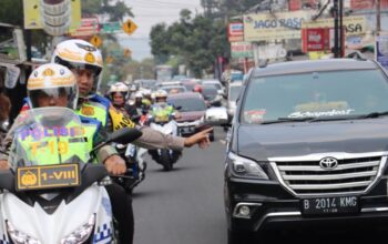 Cek Jalur Puncak, Pangdam III/Slw bersama Kapolda Jabar Boncengan Sepeda Motor