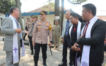 Jamin Keamanan Kapolres Garut Terjun Langsung Pantau Situasi Pengamanan Ibadah Kebaktian Hari Raya Natal
