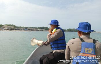 Satpolairud Polres Garut Berikan Himbauan Keselamatan Untuk Wisatawan Yang Berkunjung Ke Obyek Wisata Pantai Selatan Kabupaten Garut
