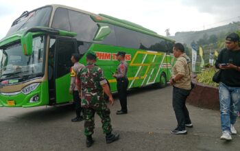 Polsek Pasirwangi Polres Garut Himbau Masyarakat Yang Hendak Berlibur Ke Darajat Agar Memahami Karakter Jalur Pasirwangi Dengan Baik