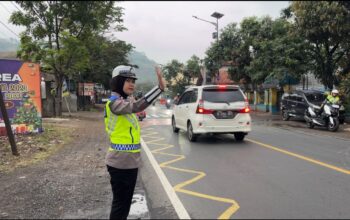 Antisipasi Kepadatan Kendaraan Di Jalur Limbangan Polres Garut Terapkan Sistem One Way Sepenggal