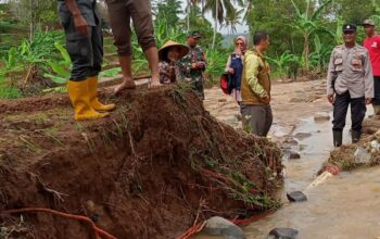 Polsek Malangbong Polres Garut Lakukan Patroli Mitigasi Pasca Bencana Alam Banjir Bandang Di Blok Cimande