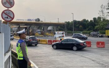 Polres Cimahi Polda Jabar, Atur Kendaraan di Rest Area KM 125 Tol Cipularang Anggota Sat Lantas