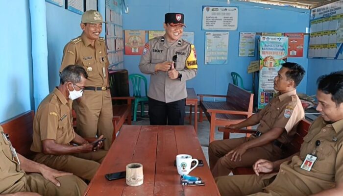 Edukasi dan Sosialisasi Larangan Gunakan Knalpot Brong, Bhabinkamtibmas Sambangi Perangkat Desa