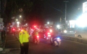 Polres Cimahi Polda Jabar, Personel Sat Lantas Polres Cimahi Atur Lalu Lintas Di Titik Rawan Kemacetan
