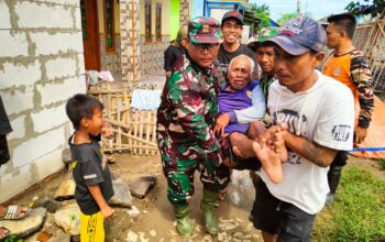 Kodim 0616/Indramayu Gerak Cepat Bantu Warga Kec. Juntinyuat Yang Tertimpa Musibah Angin Puting Beliung