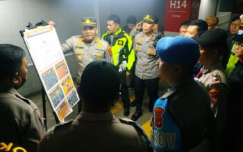 Kapolsek Andir Pimpin Apel Persiapan & TWG Pengamanan Unras Grab Paskal Hyper Square