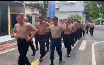Jaga Kebugaran, Anggota Sat Samapta Polres Nganjuk Laksanakan Lari Pagi dan Latihan PBB
