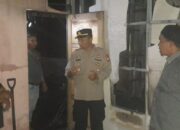Polsek Karangpawitan Polres Garut Bantu Padamkan Kebakaran Rumah Di Komplek Perumahan