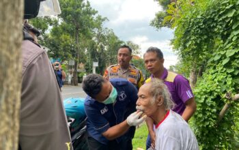 Gerak Cepat Patroli Sat Samapta Polres Nganjuk Selamatkan Pemotor yang Kejatuhan Cabang Pohon