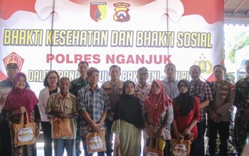 Bangun Sinergitas TNI – Polri, Polres Nganjuk dan Kodim 0810/Nganjuk Kerja Bakti Bersama Bersikan Fasum dan Rumah Ibadah