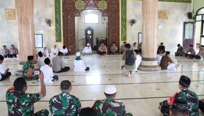 Jumat Curhat, Kapolres Nganjuk Anjurkan kepada Jamaah untuk Datang ke TPS