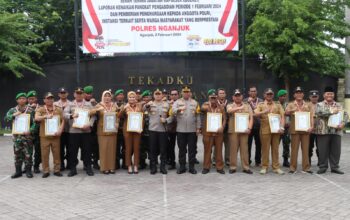 Kapolres Nganjuk Berikan Penghargaan atas Keberhasilan 3 Pilar Kecamatan Wilangan ( Danramil, Kapolsek dan Camat), Para Kades dan Para Ketua Perguruan Silat se- Kecamatan Wilangan
