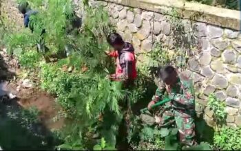 Kegiatan Pembersihan Sungai Sektor 2 Citarum Harum Sub 3 Untuk Menjaga Aliran Sungai Supaya Mengalir Dengan Lancar